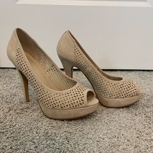 Nude Pumps